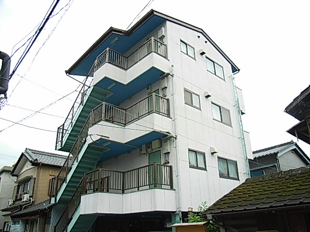 建物外観　現況が相違する場合は現況を優先致します。