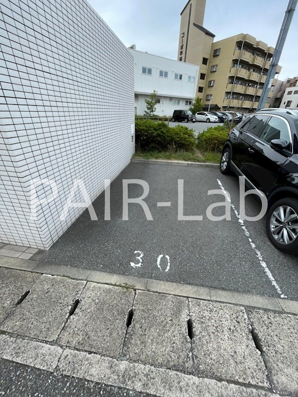 【加古川市加古川町平野のマンションの駐車場】