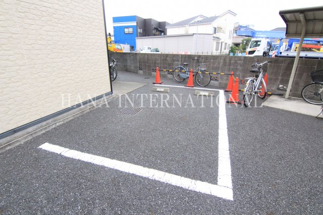 【草加市谷塚仲町のマンションの駐車場】