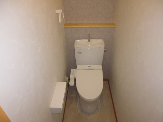トイレ　トイレットペーパーなども置けます！
