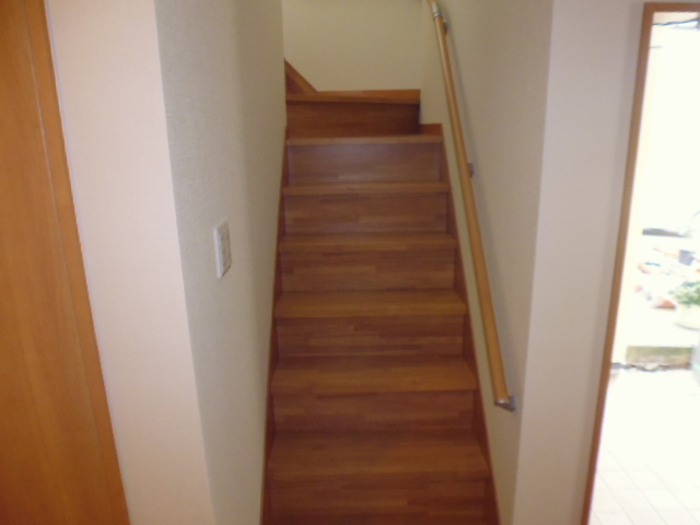 その他　２階へ上がる階段です。