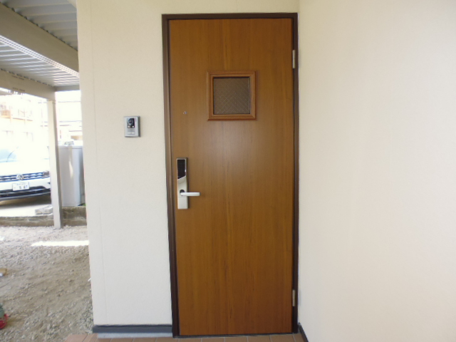 玄関　新品電子キーがついてます！