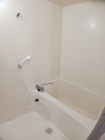 バス・シャワールーム　コンパクトで使いやすいお風呂です