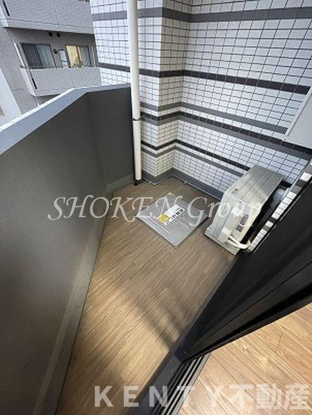 バルコニー　暖かな日差しのふりそそぐバルコニー