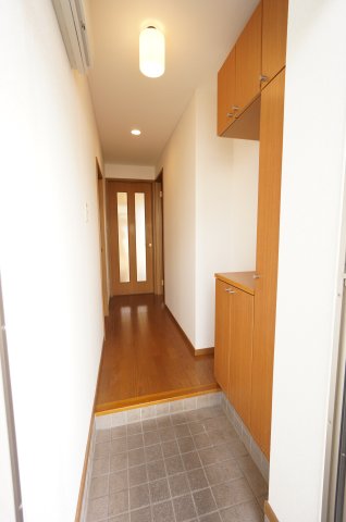 玄関　※同タイプの写真です。
