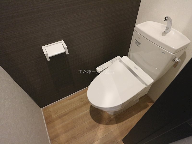 トイレ　温水洗浄便座付トイレ