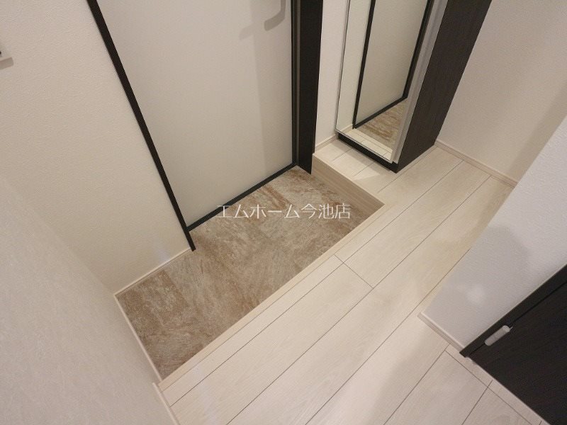 玄関　玄関　シューズボックス付（収納充実）