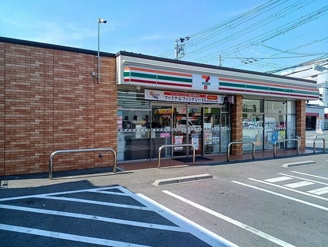 コンビニ　セブンイレブン様（コンビニ）まで450m