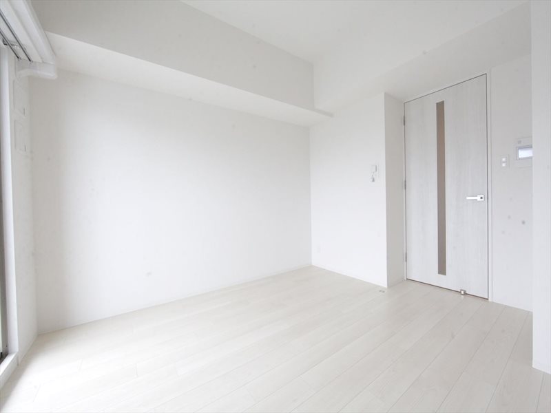 その他　洋室7.0帖　エアコン完備　バルコニーに面しています