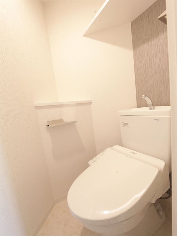 トイレ　温水洗浄便座付トイレ