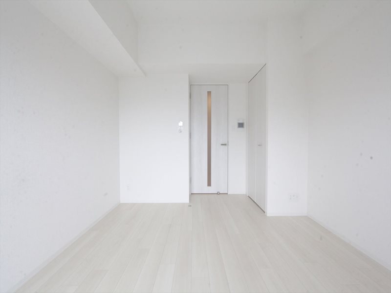 居室・リビング　洋室7.0帖　エアコン完備　バルコニーに面しています