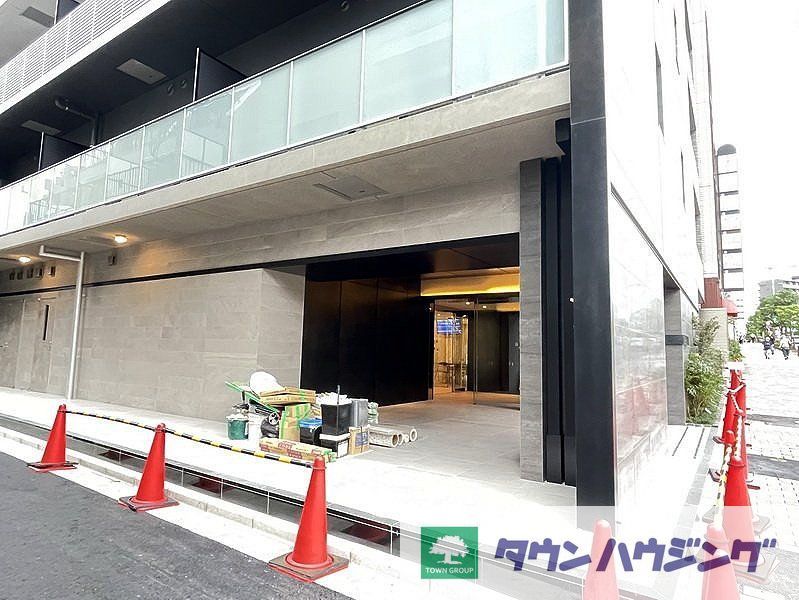 エントランス　タウンハウジングレジデンス事業部　恵比寿店・赤坂店までお問…