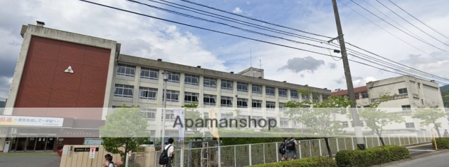 中学校　三入中学校（中学校）まで1956m