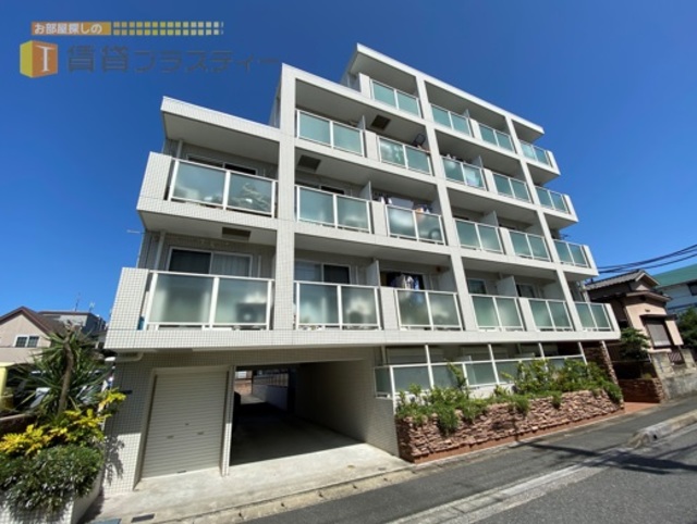 建物外観　重厚感と高級感が良い感じです。