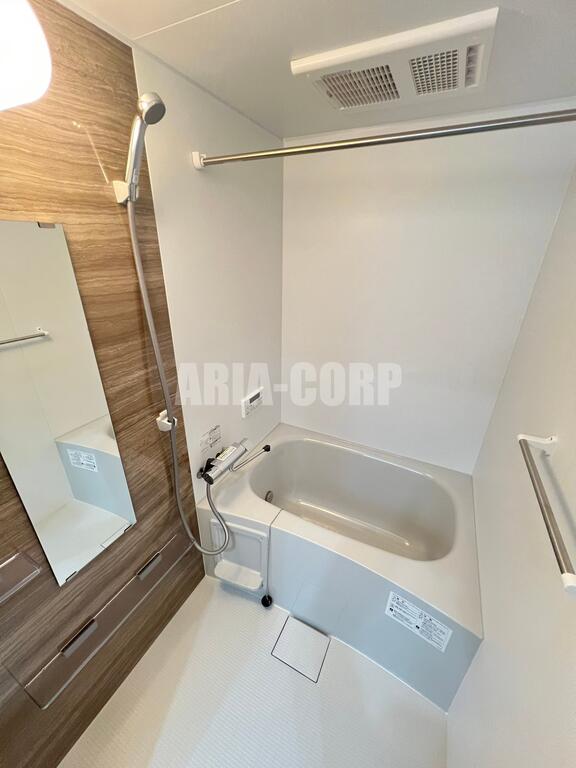 バス・シャワールーム　浴室乾燥機・追い焚き機能付きのバスルーム♪