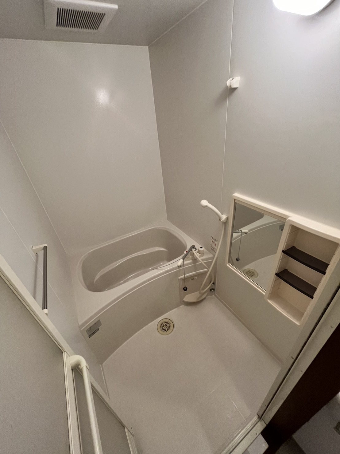 バス・シャワールーム　他号室のお写真です。参考にご覧ください。