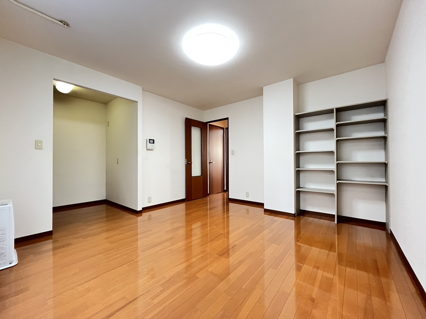 居室・リビング　他号室のお写真です。参考にご覧ください。