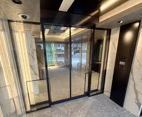 エントランス　ゆとりのあるエントランスです