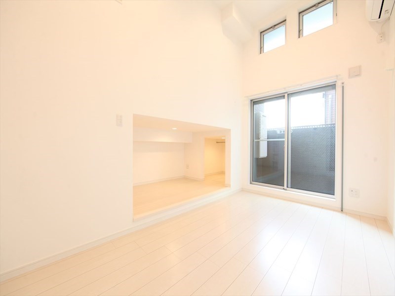 居室・リビング　洋室6帖　アンダーロフト5帖（収納にも寝室にも使えます）