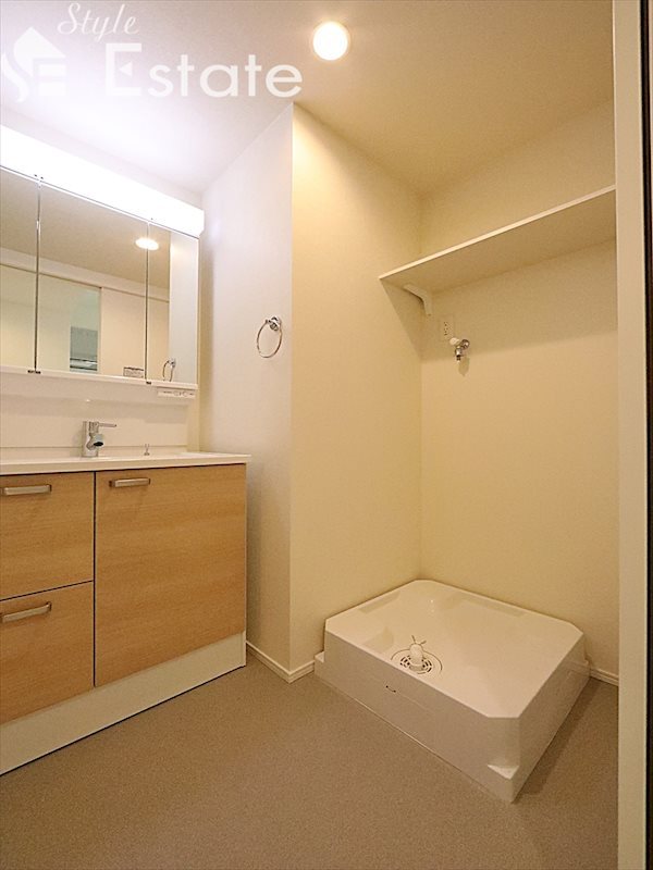 洗面設備　同仕様内装