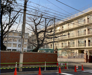 中学校　私立慶應義塾中等部（中学校）まで1894m