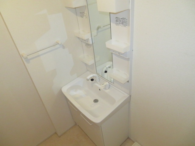 洗面設備　シャワー付き洗面化粧台