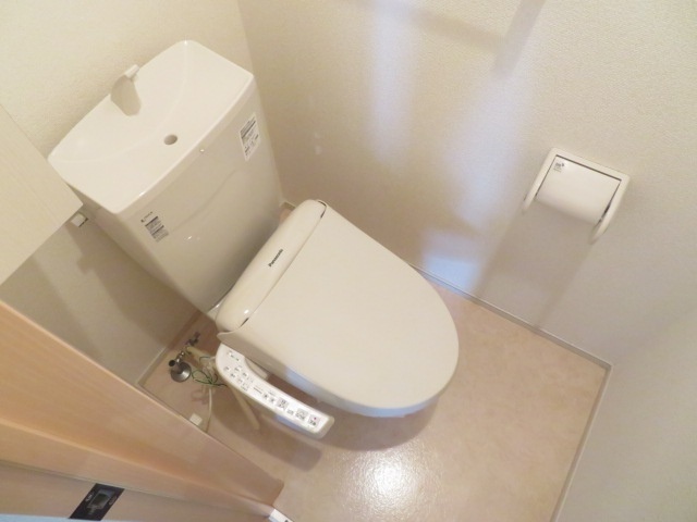 トイレ　温水洗浄便座