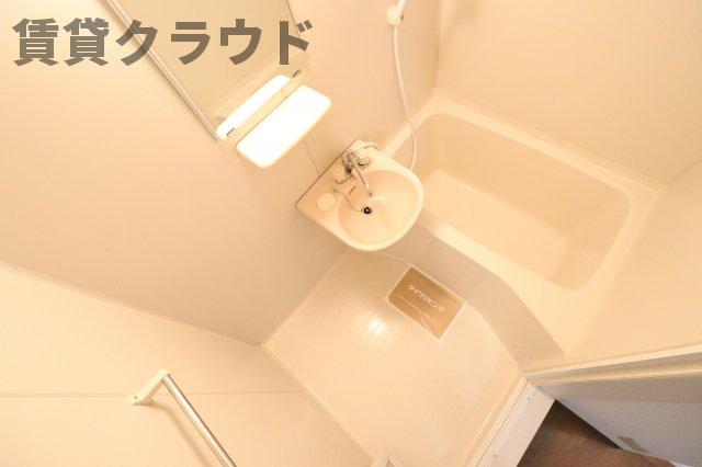 バス・シャワールーム　コンパクトで使いやすいお風呂です