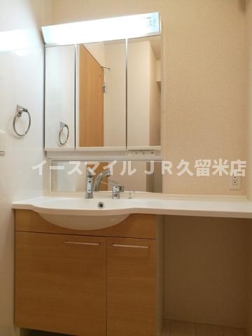 洗面設備　朝の身支度には欠かせない独立洗面化粧台　※同タイプイメージ画