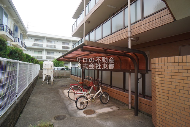 その他共有部分　雨の日でも安心☆屋内駐輪場です♪