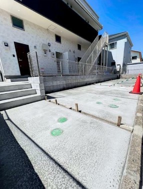 駐車場　敷地前の駐車場