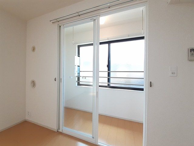 バルコニー　雨の日でも安心のサンルームです