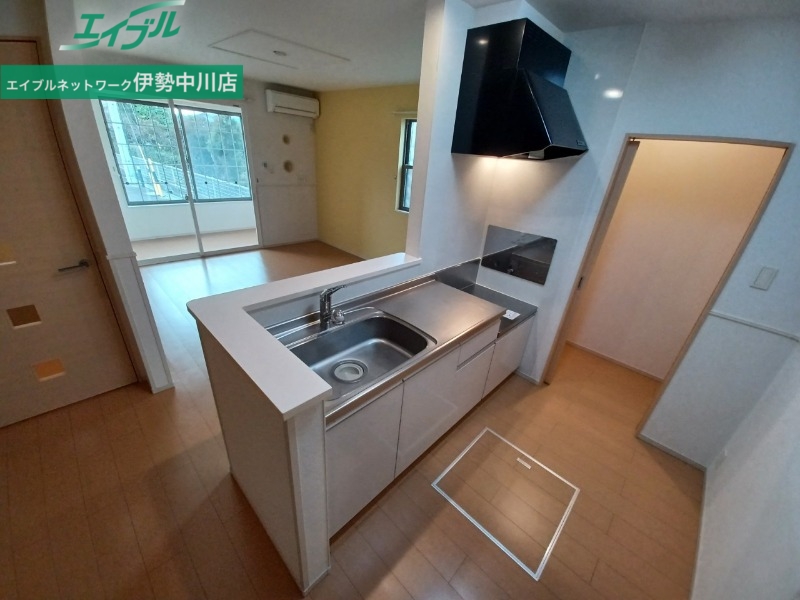 キッチン　同物件別部屋の写真