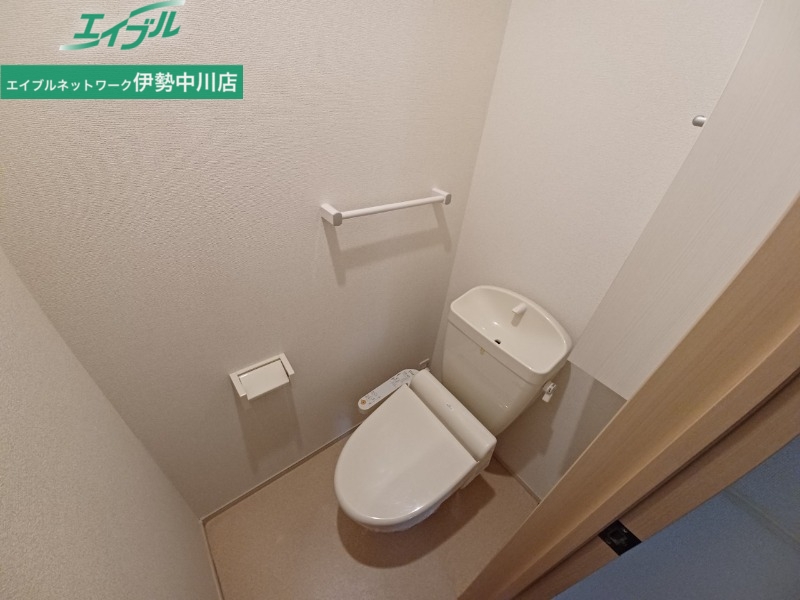 トイレ　同物件別部屋の写真