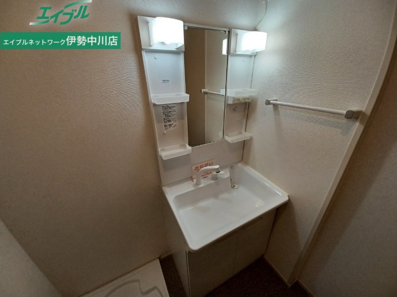 洗面設備　同物件別部屋の写真