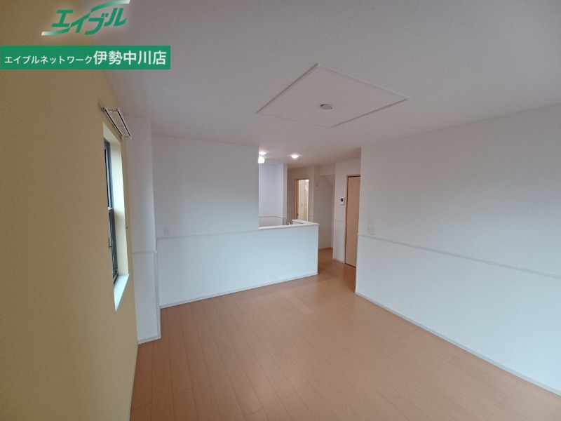 居室・リビング　同物件別部屋の写真