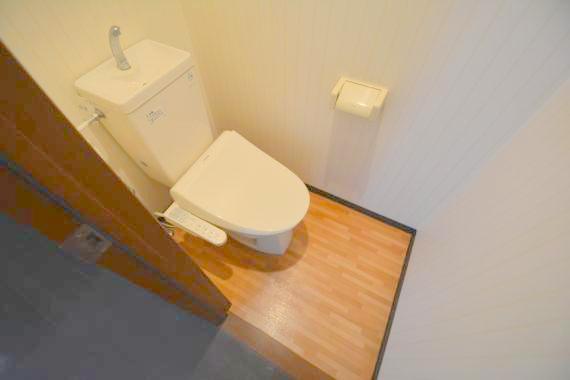 トイレ　綺麗なトイレにはウォシュレット標準装備です。