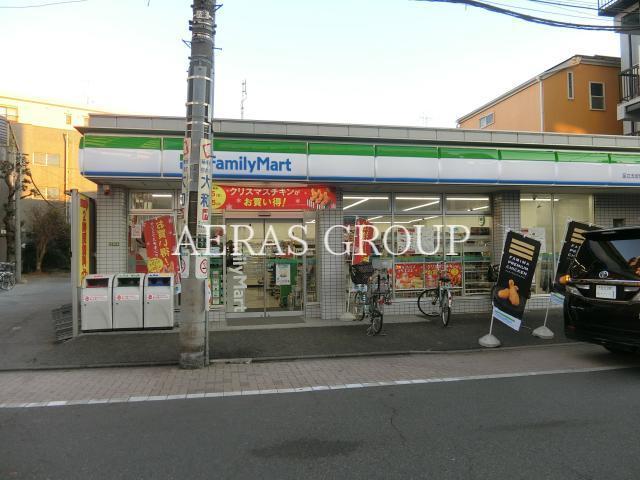 コンビニ　ファミリマート足立五反野駅前店（コンビニ）まで104m