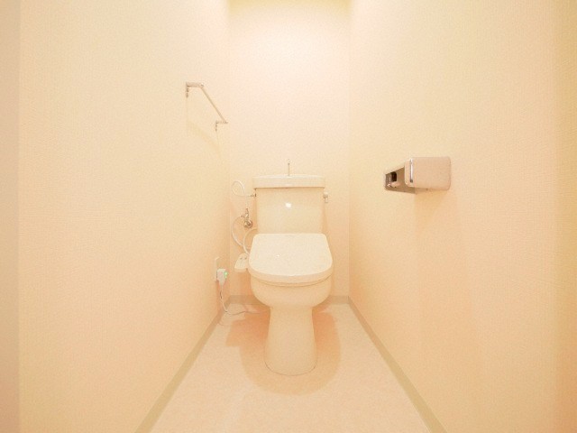 トイレ　あったらうれしいウォシュレット付き♪