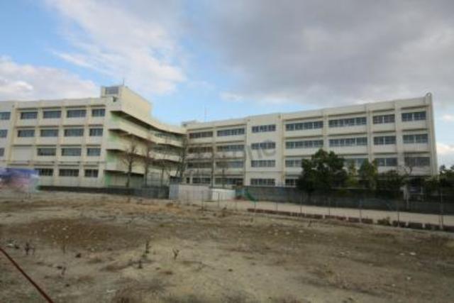 中学校　高石市立取石中学校（中学校）まで879m