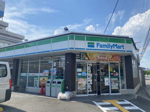 コンビニ　ファミリーマート 名神豊中インター店（コンビニ）まで1029m
