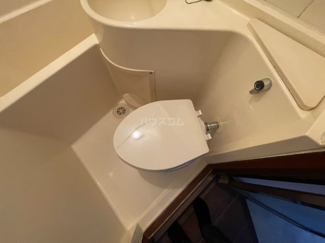 秦栄ビルのトイレ写真