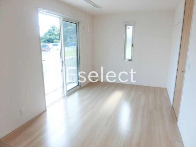 収納　明るい居室です