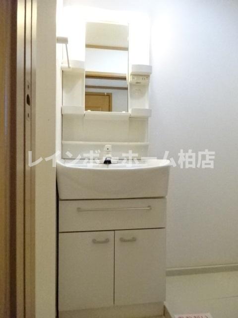 洗面設備　独立洗面台です