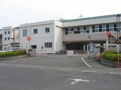 【グリーンヒルズ田村Ｄ棟の小学校】