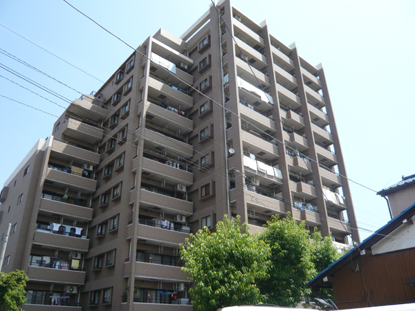 大田区本羽田のマンションの建物外観