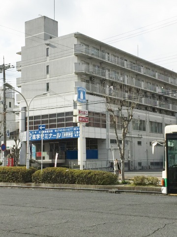 【生駒郡三郷町立野南のマンションの建物外観】