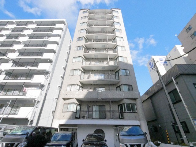 【札幌市中央区北一条西のマンションの建物外観】