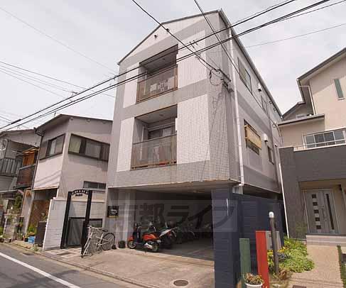 京都市伏見区深草瓦町のマンションの建物外観