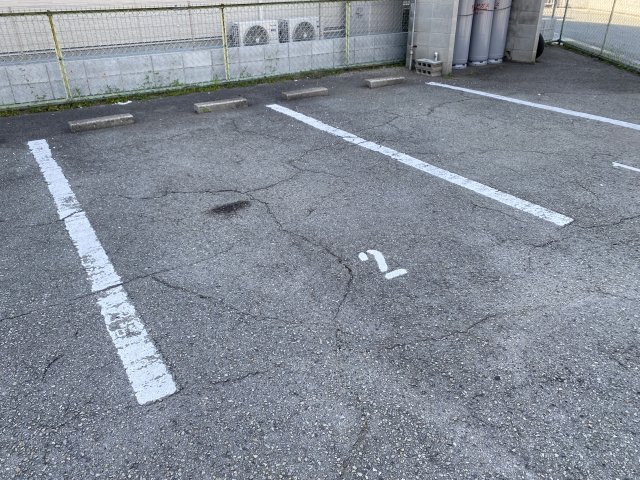 【クラウディア思案橋の駐車場】